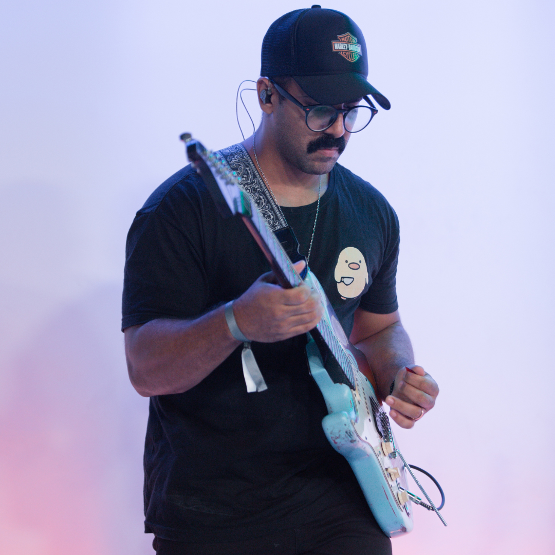 André Gomes, guitarrista, arranjador e produtor do projeto Da Sala Pra Fora.